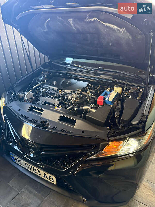 Седан Toyota Camry 2018 в Львове