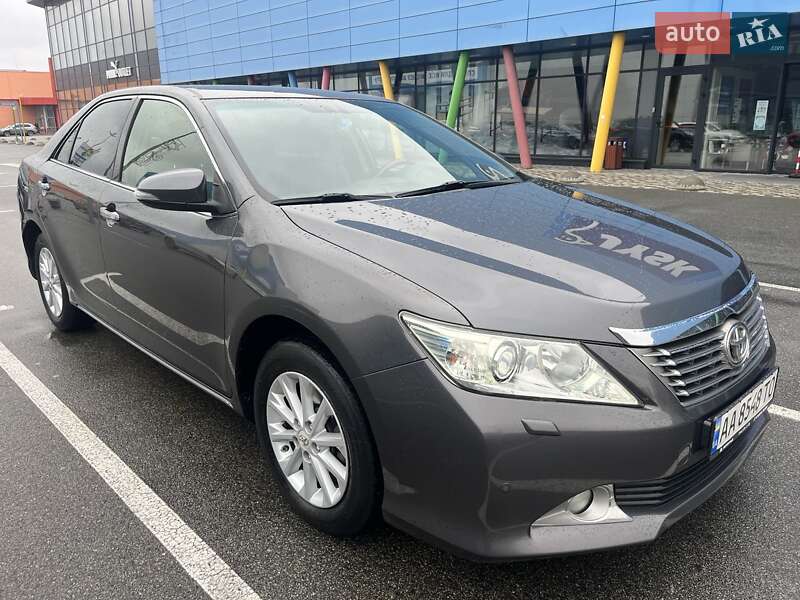 Седан Toyota Camry 2012 в Киеве