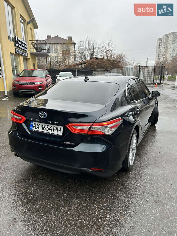 Седан Toyota Camry 2018 в Харкові