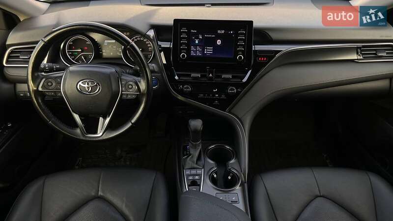 Седан Toyota Camry 2021 в Хмельницком