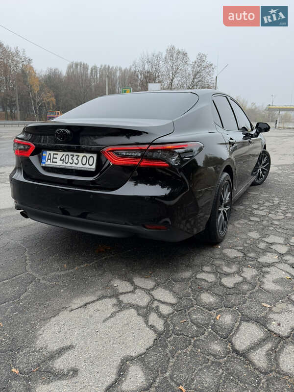 Седан Toyota Camry 2022 в Днепре