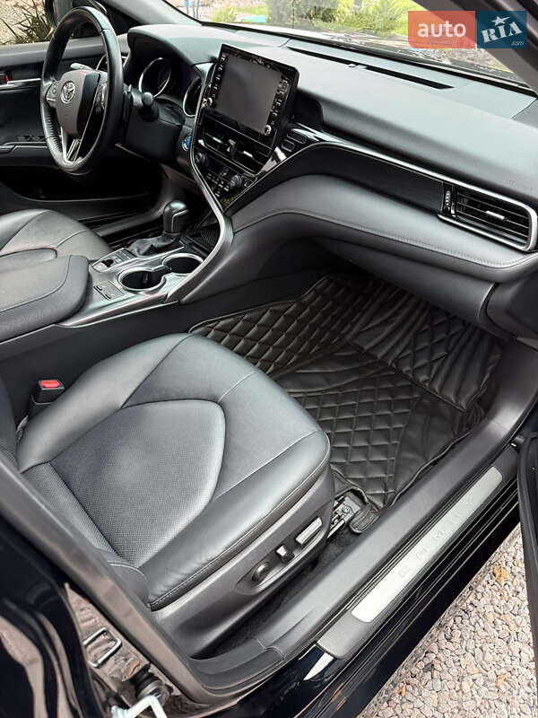 Седан Toyota Camry 2022 в Днепре