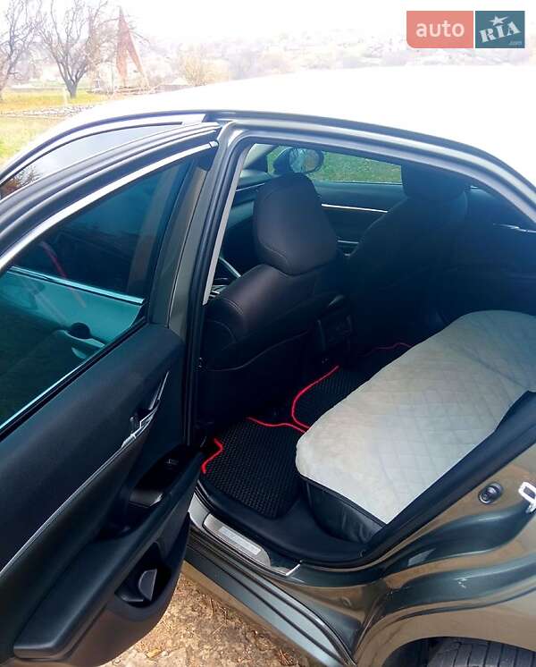 Седан Toyota Camry 2021 в Новой Одессе