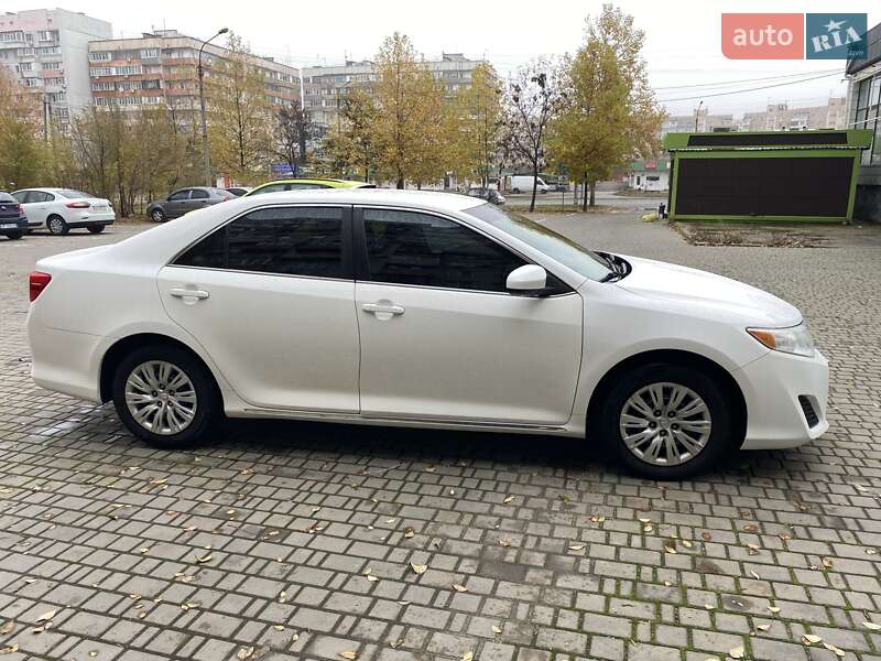 Седан Toyota Camry 2013 в Запорожье
