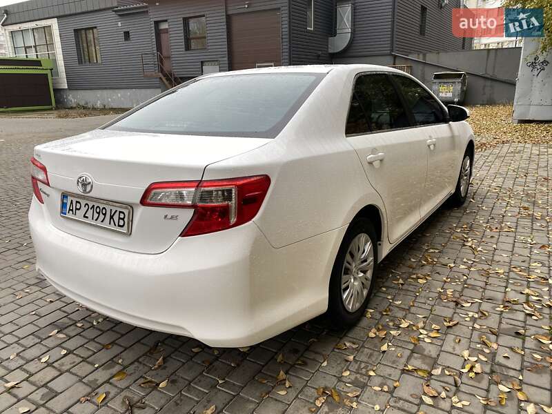 Седан Toyota Camry 2013 в Запорожье