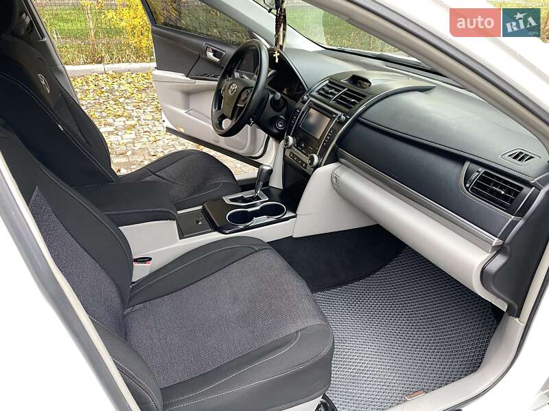 Седан Toyota Camry 2013 в Запорожье