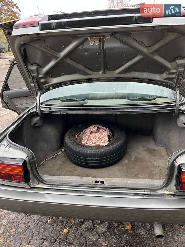 Седан Toyota Camry 1986 в Каменском