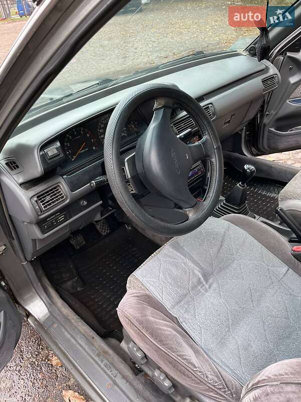 Седан Toyota Camry 1986 в Каменском