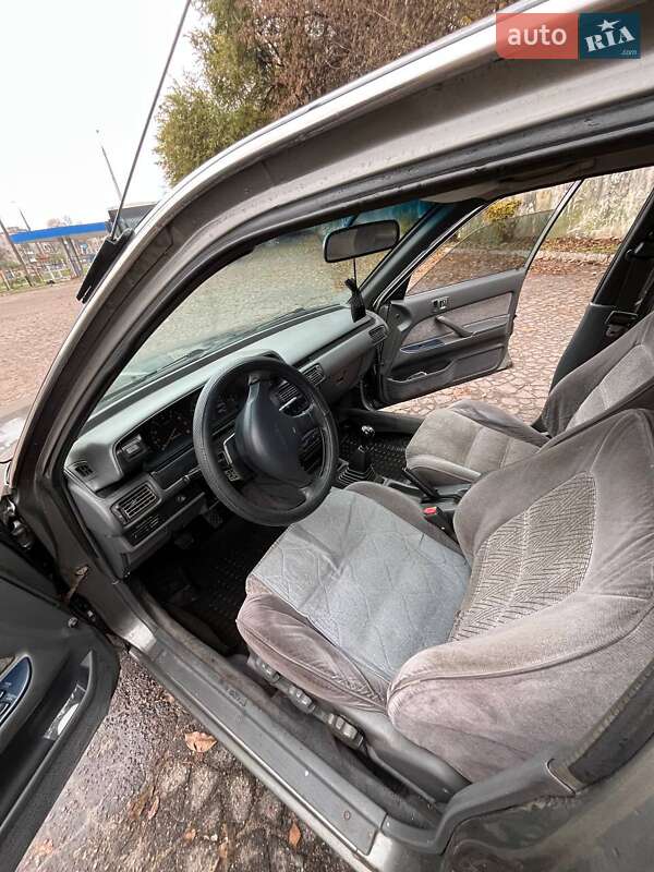 Седан Toyota Camry 1986 в Каменском