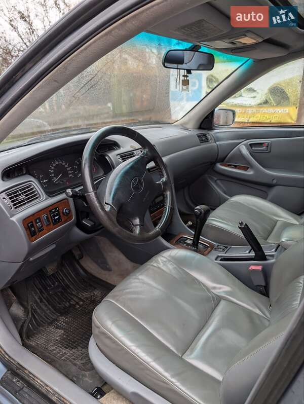 Седан Toyota Camry 1997 в Жмеринке