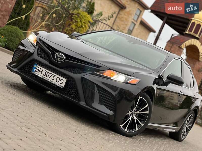 Седан Toyota Camry 2018 в Одессе