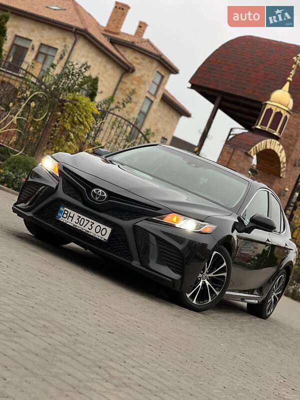 Седан Toyota Camry 2018 в Одессе