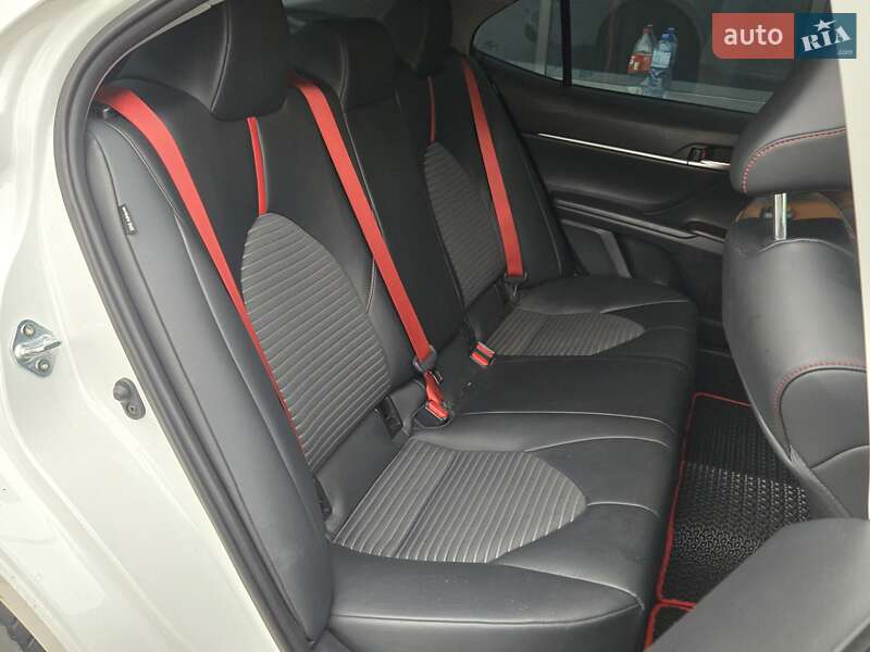 Седан Toyota Camry 2021 в Киеве