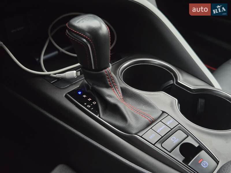 Седан Toyota Camry 2021 в Киеве