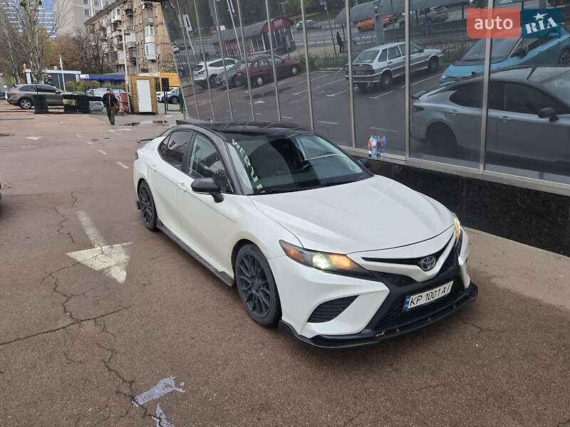 Седан Toyota Camry 2021 в Киеве