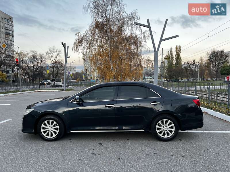 Седан Toyota Camry 2011 в Харькове