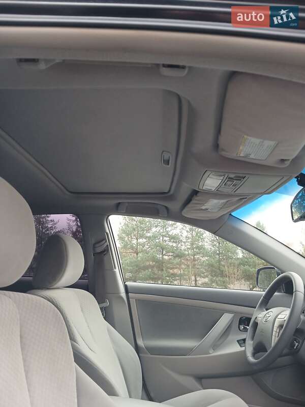 Седан Toyota Camry 2009 в Овруче