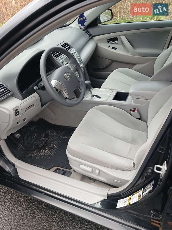 Седан Toyota Camry 2009 в Овруче