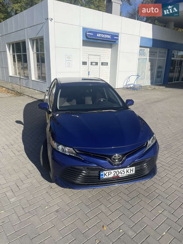 Седан Toyota Camry 2017 в Запорожье