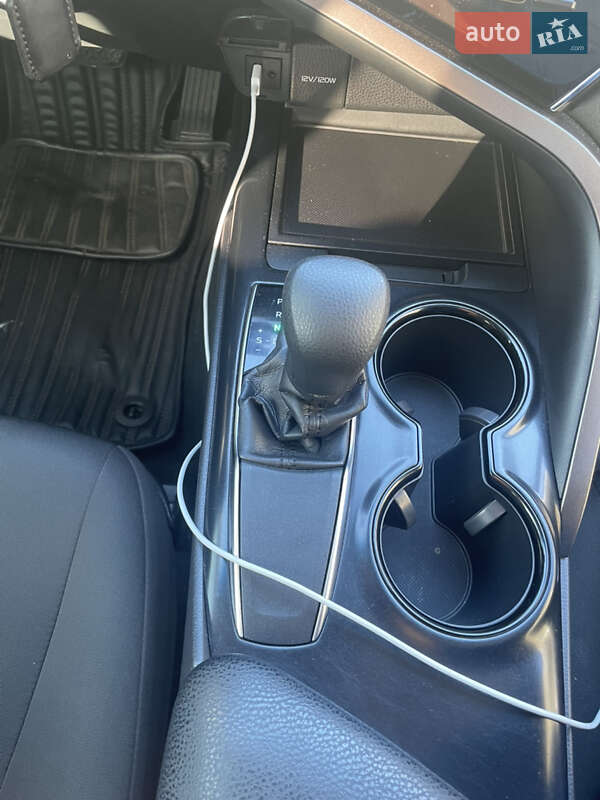 Седан Toyota Camry 2017 в Запорожье