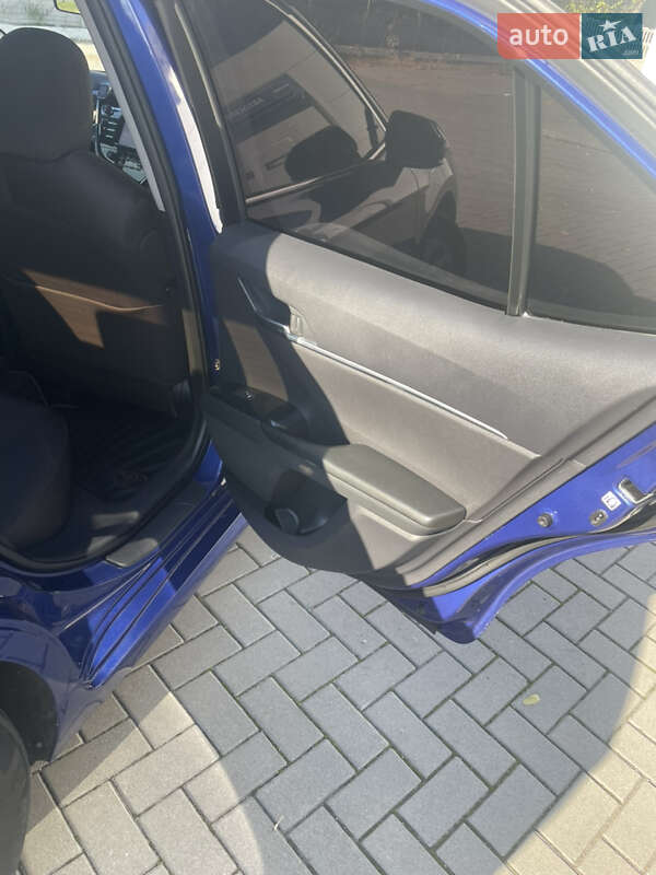 Седан Toyota Camry 2017 в Запорожье