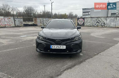Седан Toyota Camry 2018 в Харькове