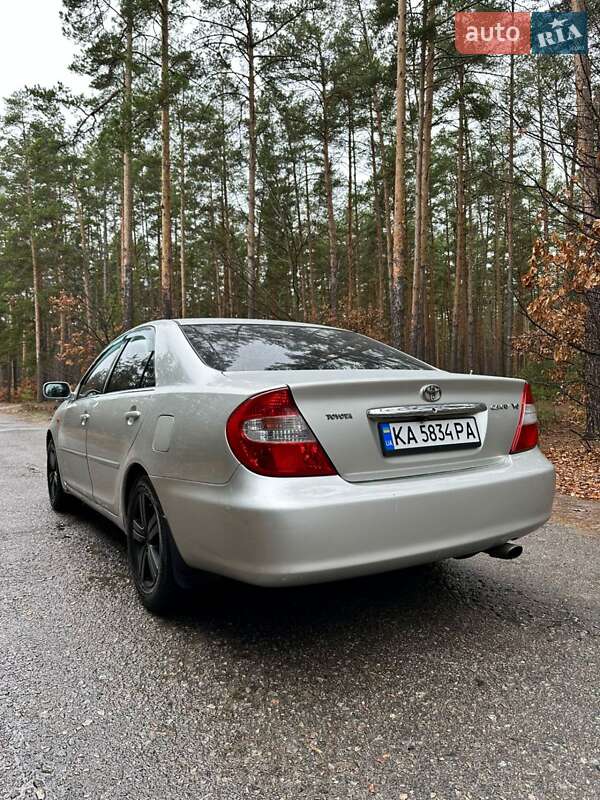 Седан Toyota Camry 2002 в Киеве