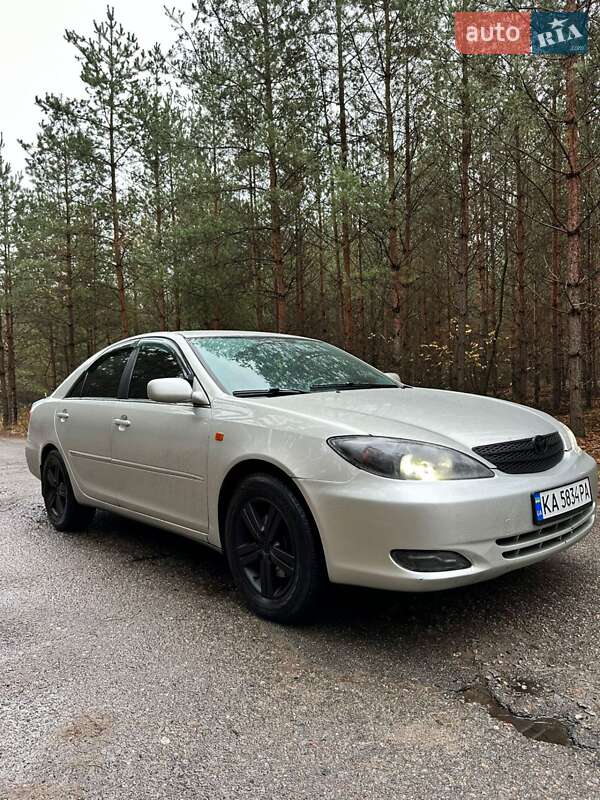 Седан Toyota Camry 2002 в Киеве