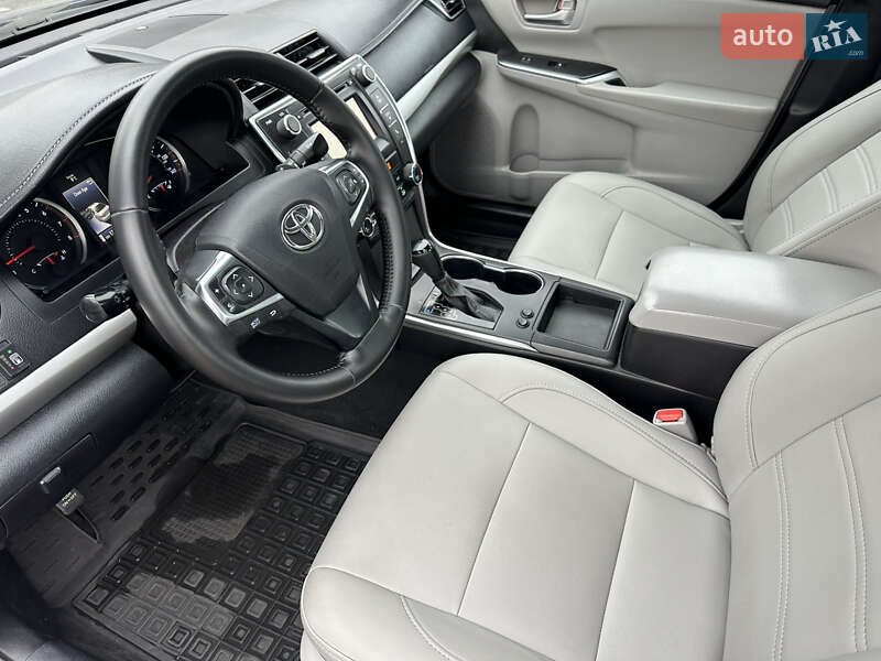 Седан Toyota Camry 2015 в Киеве