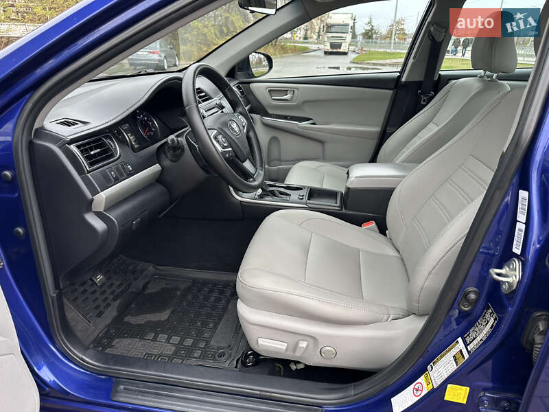 Седан Toyota Camry 2015 в Киеве