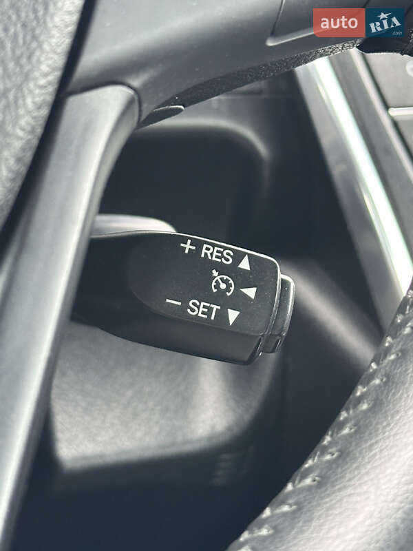 Седан Toyota Camry 2015 в Киеве