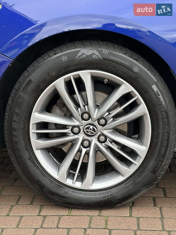 Седан Toyota Camry 2015 в Киеве