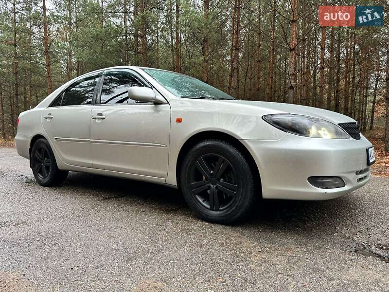 Седан Toyota Camry 2002 в Киеве