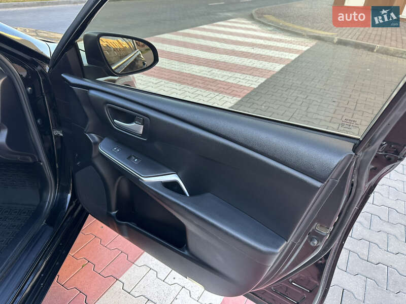 Седан Toyota Camry 2014 в Киеве