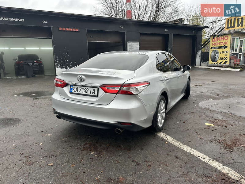 Седан Toyota Camry 2018 в Киеве