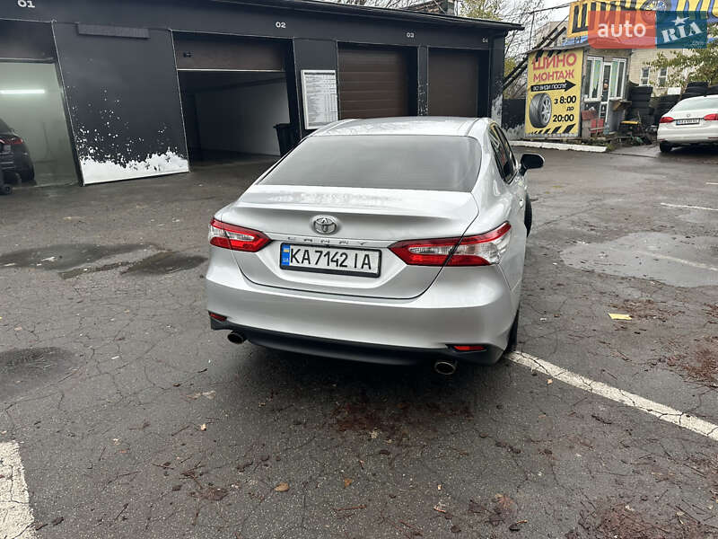 Седан Toyota Camry 2018 в Киеве