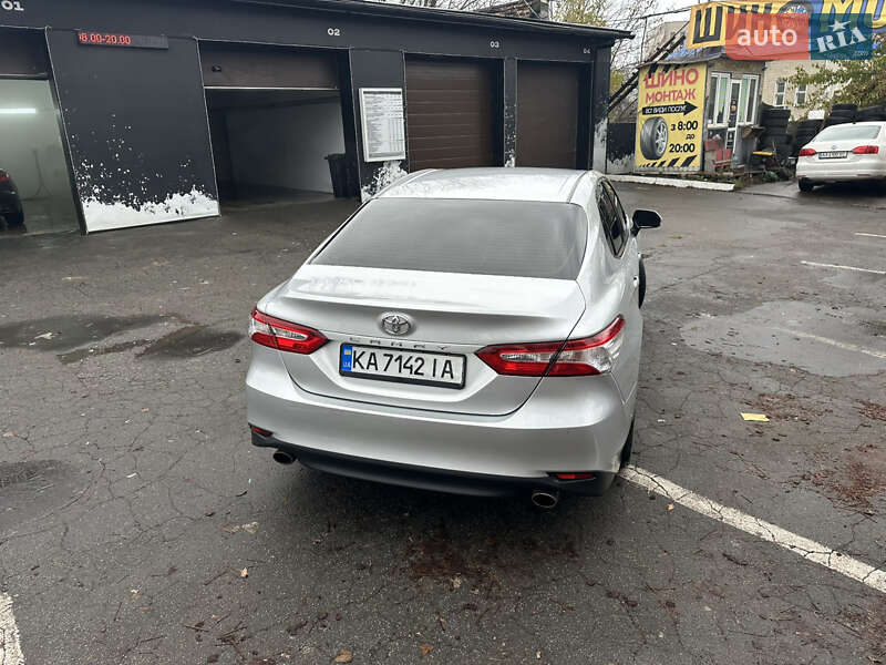 Седан Toyota Camry 2018 в Киеве