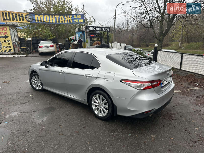 Седан Toyota Camry 2018 в Киеве