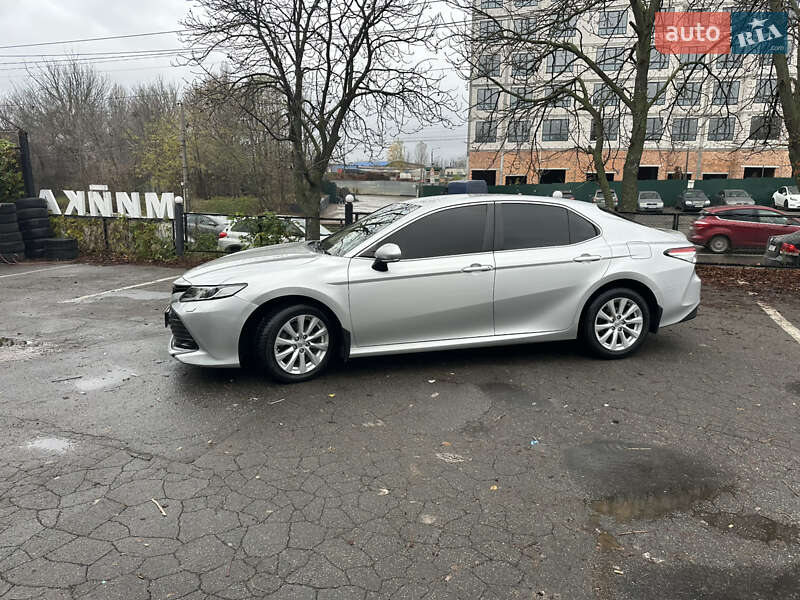 Седан Toyota Camry 2018 в Киеве