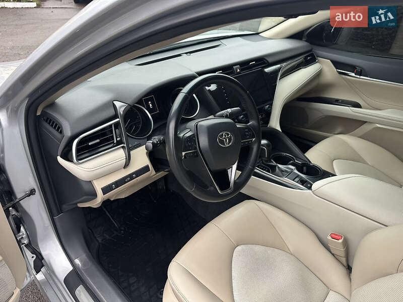 Седан Toyota Camry 2018 в Киеве