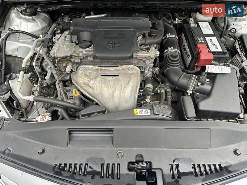 Седан Toyota Camry 2018 в Киеве