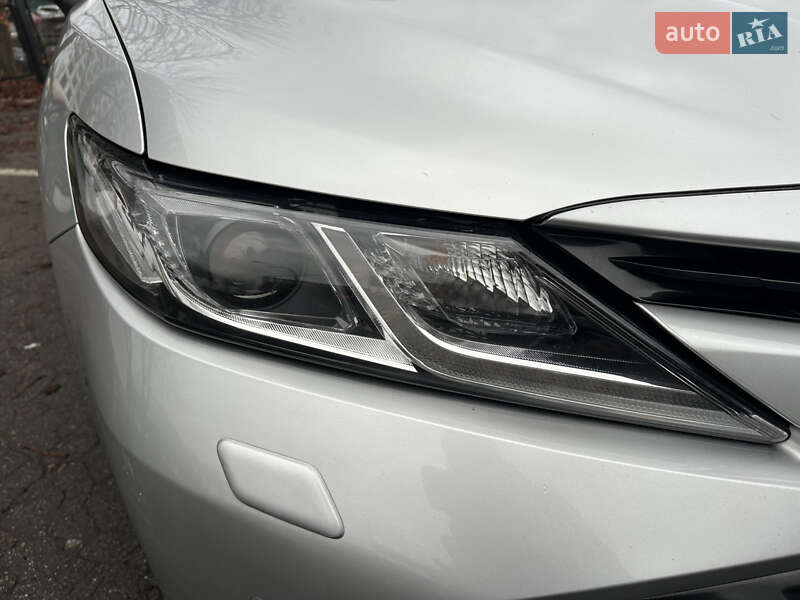 Седан Toyota Camry 2018 в Киеве