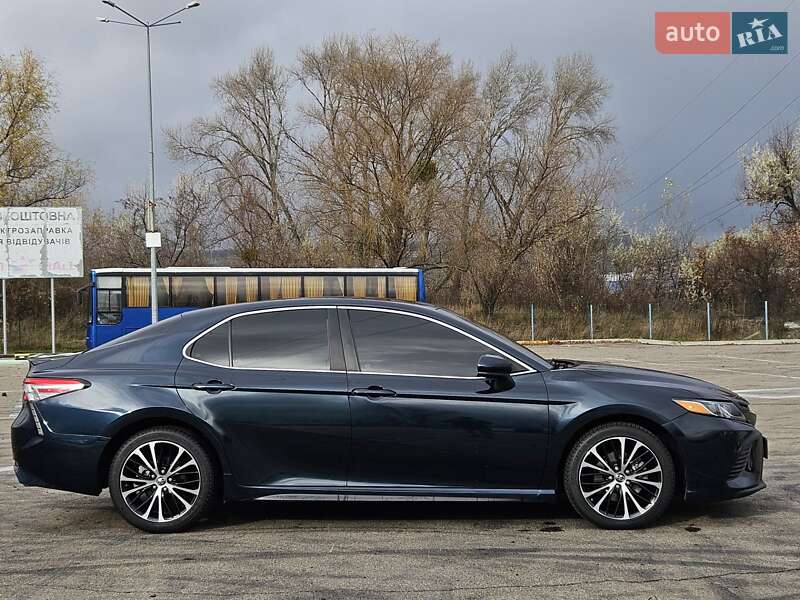 Седан Toyota Camry 2018 в Києві