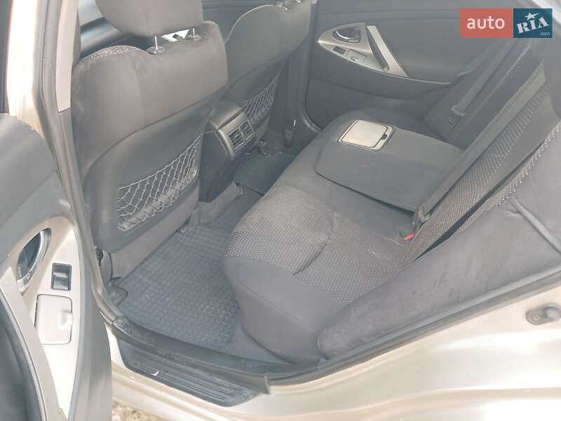 Седан Toyota Camry 2007 в Ровно