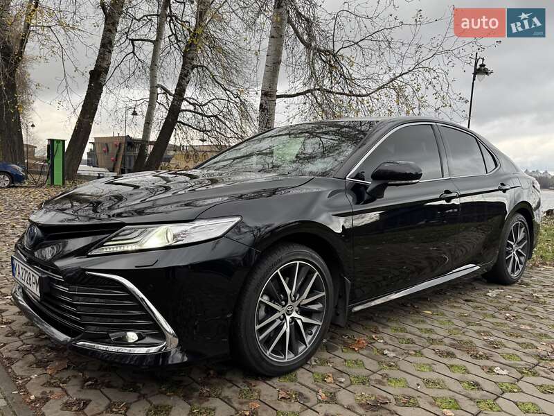 Седан Toyota Camry 2023 в Києві