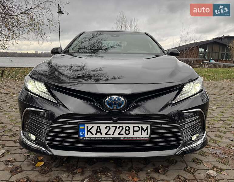 Седан Toyota Camry 2023 в Києві