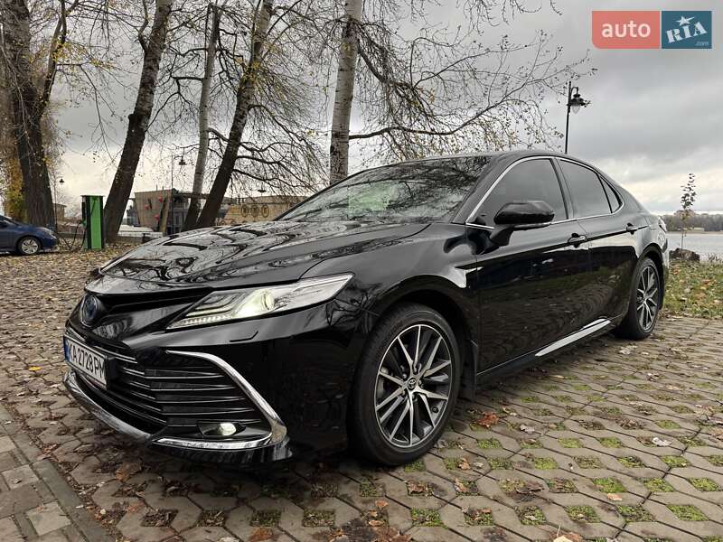 Седан Toyota Camry 2023 в Києві