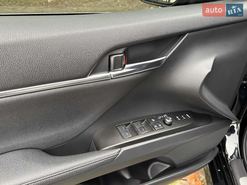 Седан Toyota Camry 2023 в Києві
