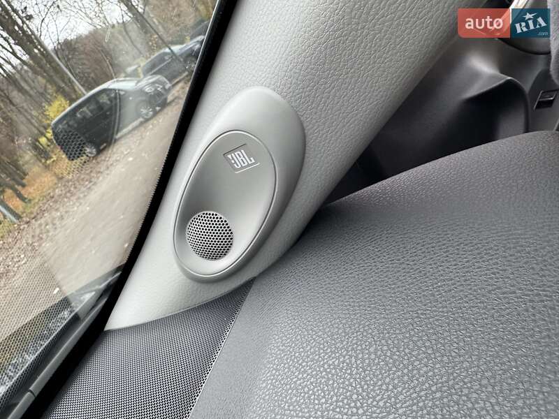 Седан Toyota Camry 2023 в Києві