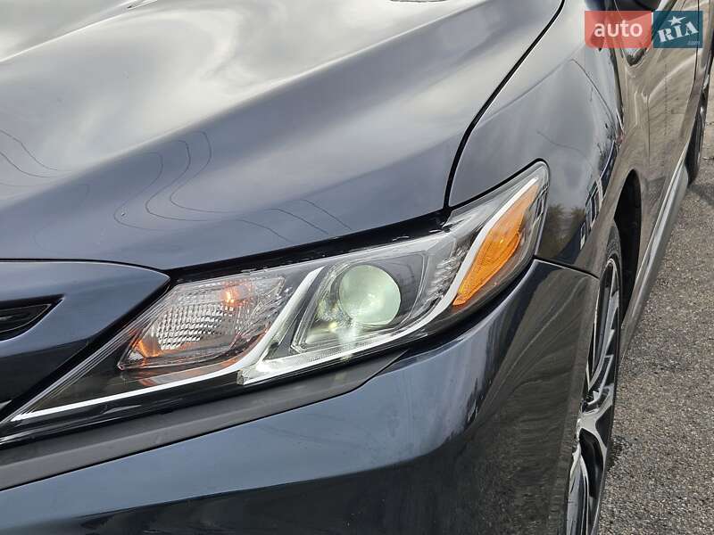 Седан Toyota Camry 2018 в Києві